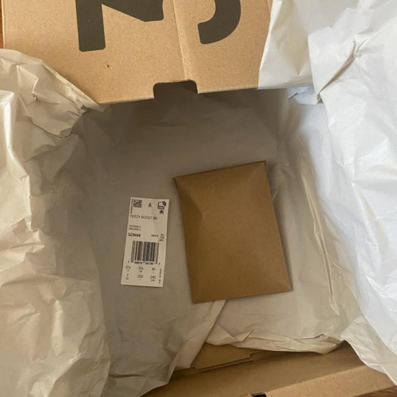 Yeezy 380 Calcite Glow - Picture 11 of 12